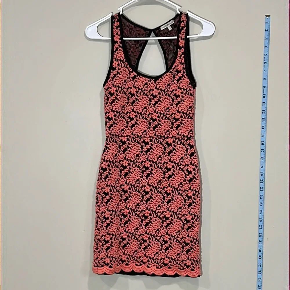 Beautiful Floral Sleeveless Mini Dress By Charlotte Russe. Size Medium.